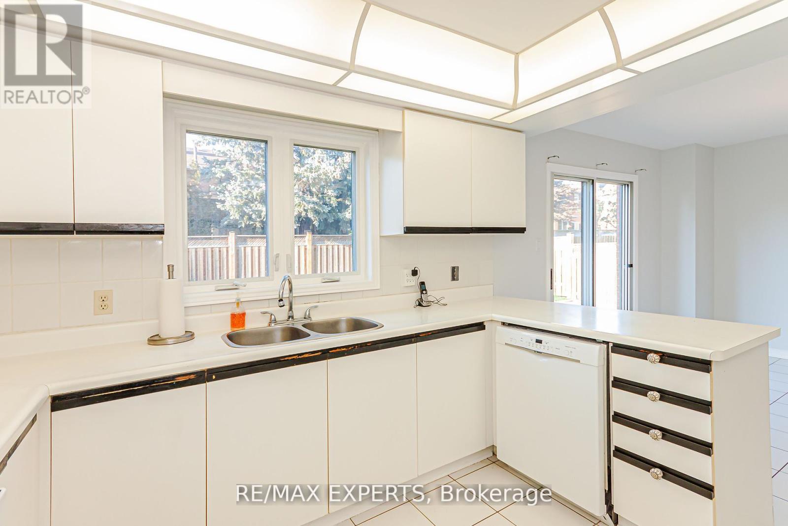 100 Nimbus Place, Vaughan, Ontario  L4L 1Z7 - Photo 36 - N12574508