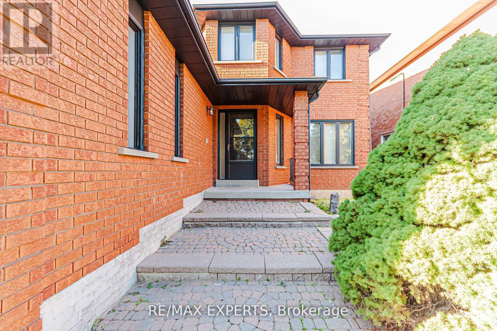 100 Nimbus Place, Vaughan, Ontario  L4L 1Z7 - Photo 5 - N12574508