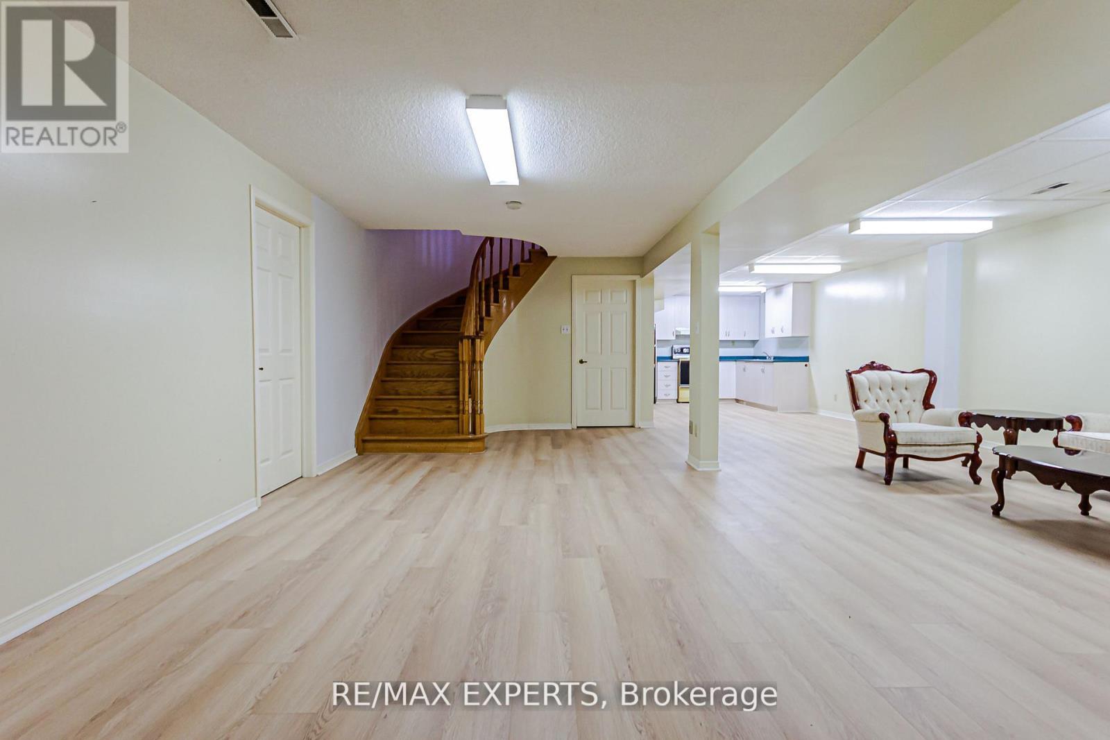 100 Nimbus Place, Vaughan, Ontario  L4L 1Z7 - Photo 7 - N12574508