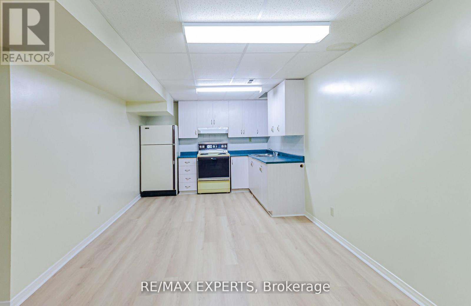 100 Nimbus Place, Vaughan, Ontario  L4L 1Z7 - Photo 9 - N12574508