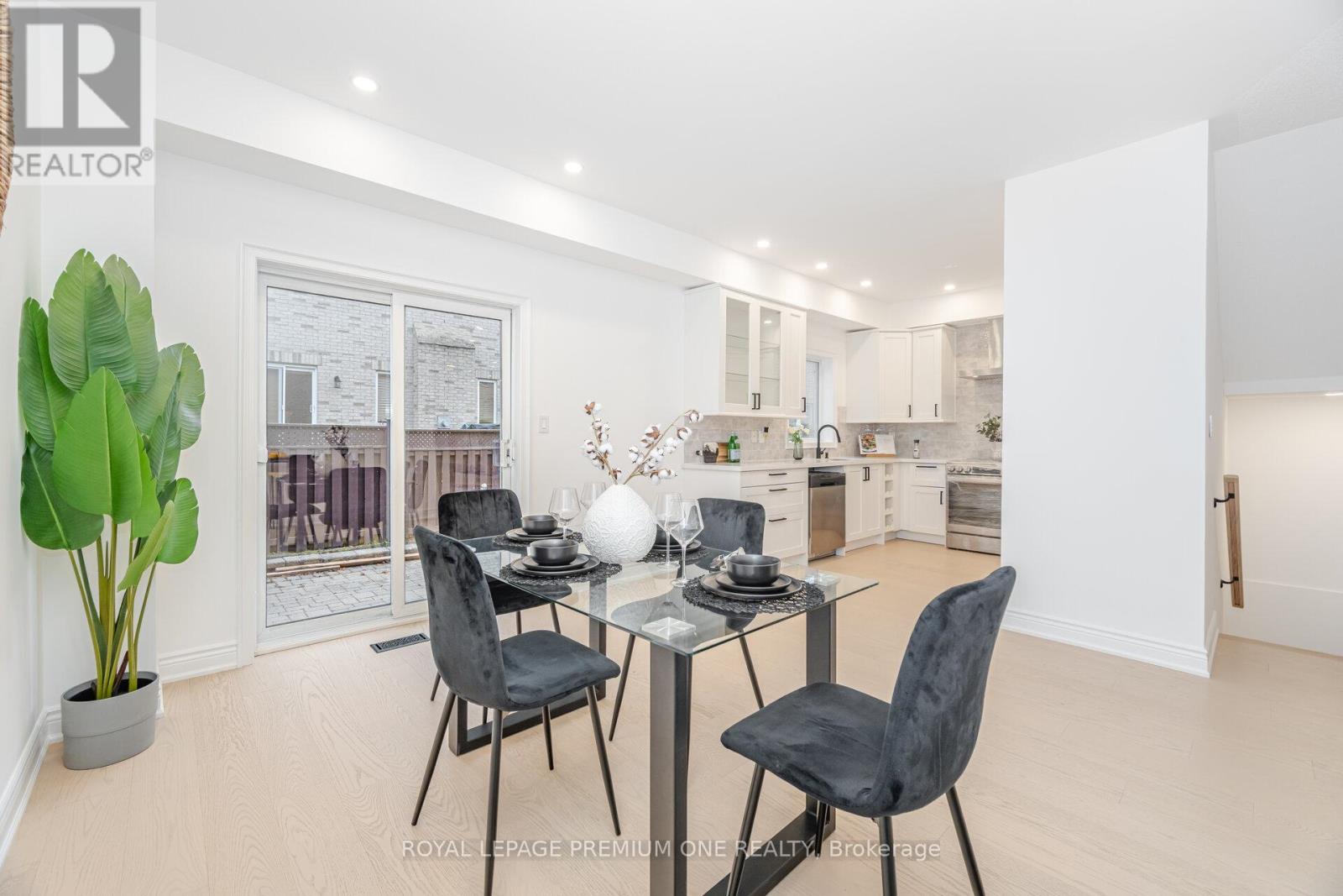 224 Hollywood Hill Circle, Vaughan, Ontario  L4H 2P7 - Photo 17 - N12574566