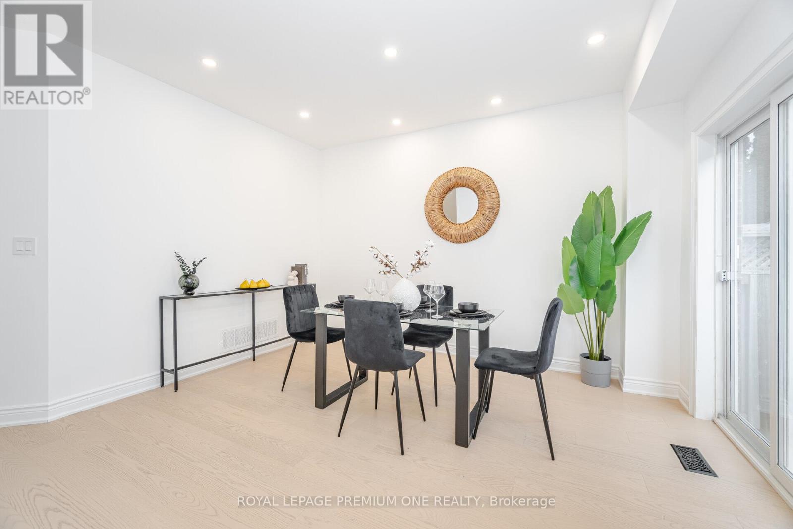 224 Hollywood Hill Circle, Vaughan, Ontario  L4H 2P7 - Photo 18 - N12574566