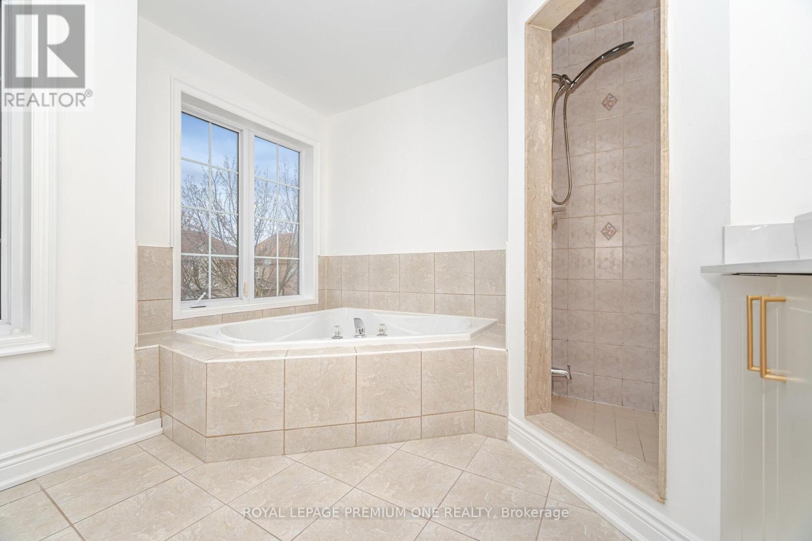 224 Hollywood Hill Circle, Vaughan, Ontario  L4H 2P7 - Photo 31 - N12574566