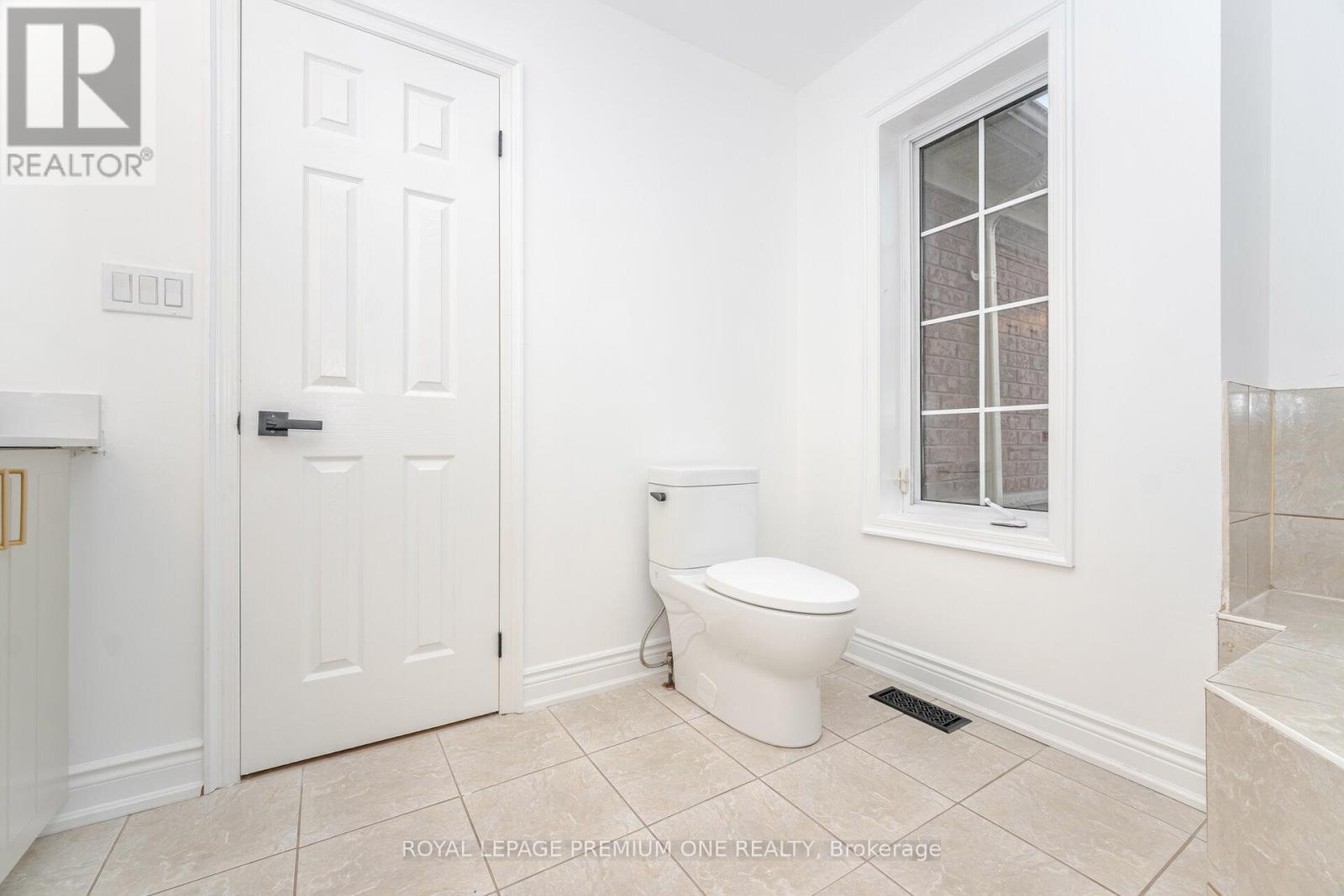 224 Hollywood Hill Circle, Vaughan, Ontario  L4H 2P7 - Photo 32 - N12574566