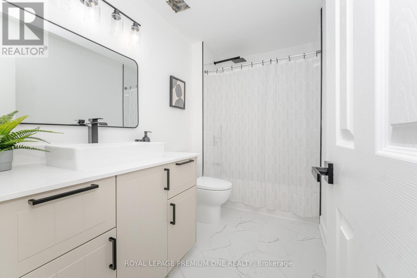 224 Hollywood Hill Circle, Vaughan, Ontario  L4H 2P7 - Photo 39 - N12574566