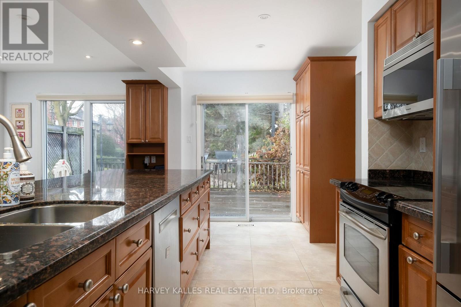 14 Beaumont Place, Vaughan, Ontario  L4J 4X2 - Photo 10 - N12574574