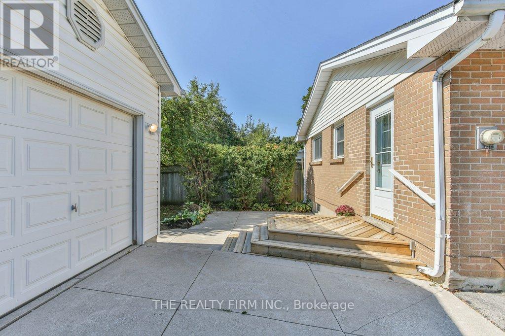 56 Toulon Crescent, London East, Ontario  N5V 1J5 - Photo 36 - X12574660