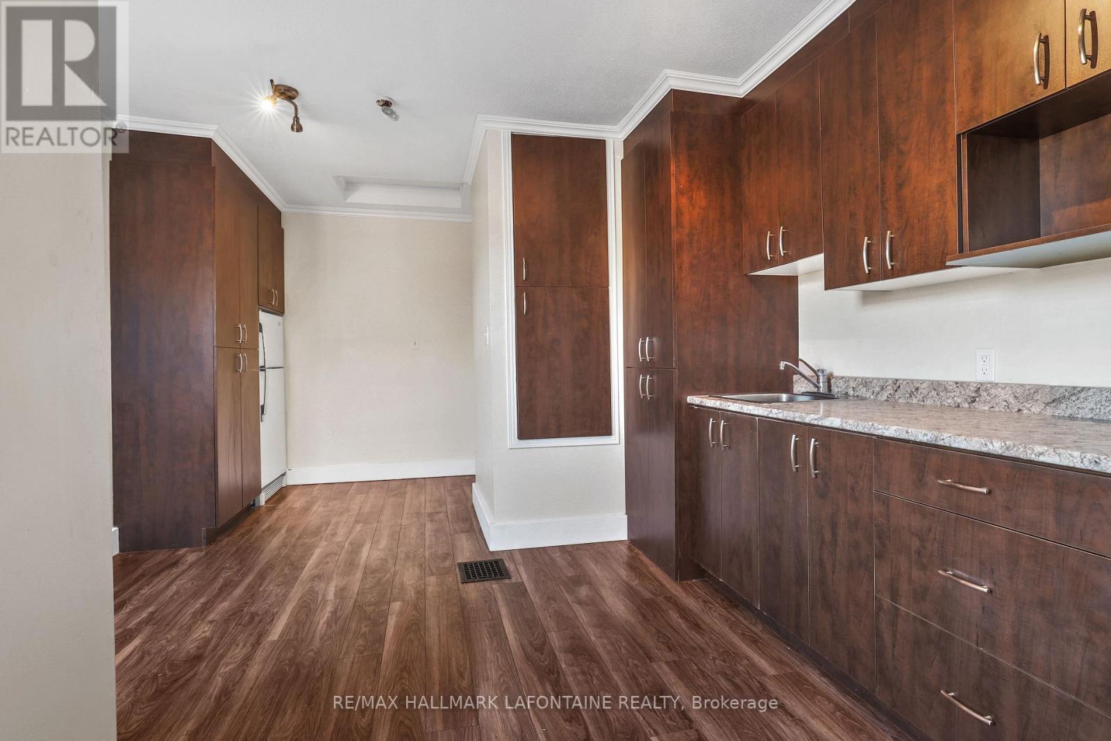 2 - 340 Mackay Street, Ottawa, Ontario  K1M 2C1 - Photo 5 - X12574656