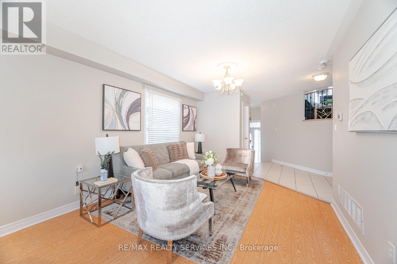 34 Bramoak Crescent, Brampton, Ontario  L7A 1T6 - Photo 7 - W12574324