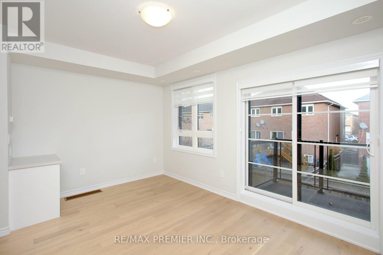 5893 Saigon Street, Mississauga, Ontario  L5V 2V9 - Photo 11 - W12574356