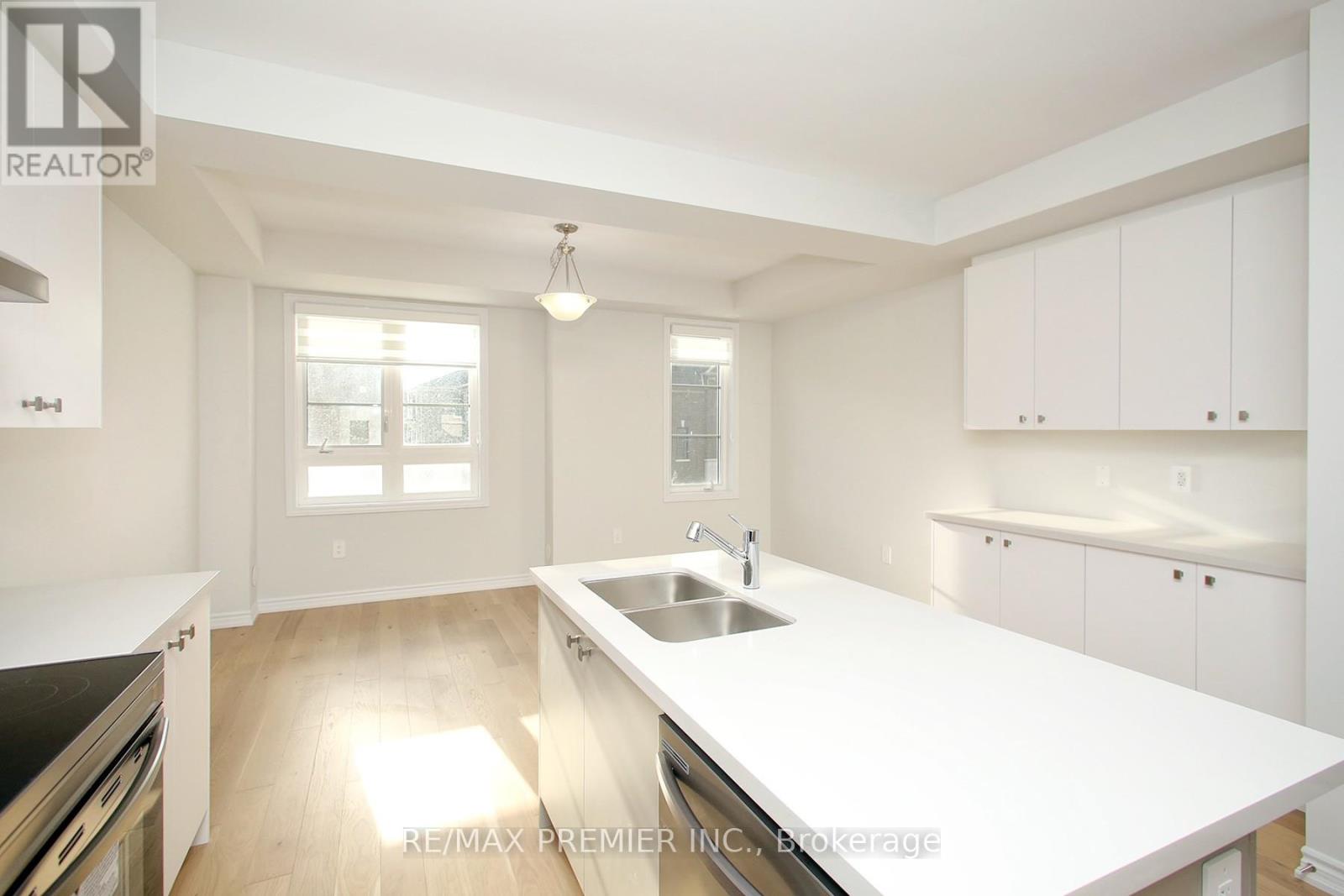 5893 Saigon Street, Mississauga, Ontario  L5V 2V9 - Photo 7 - W12574356