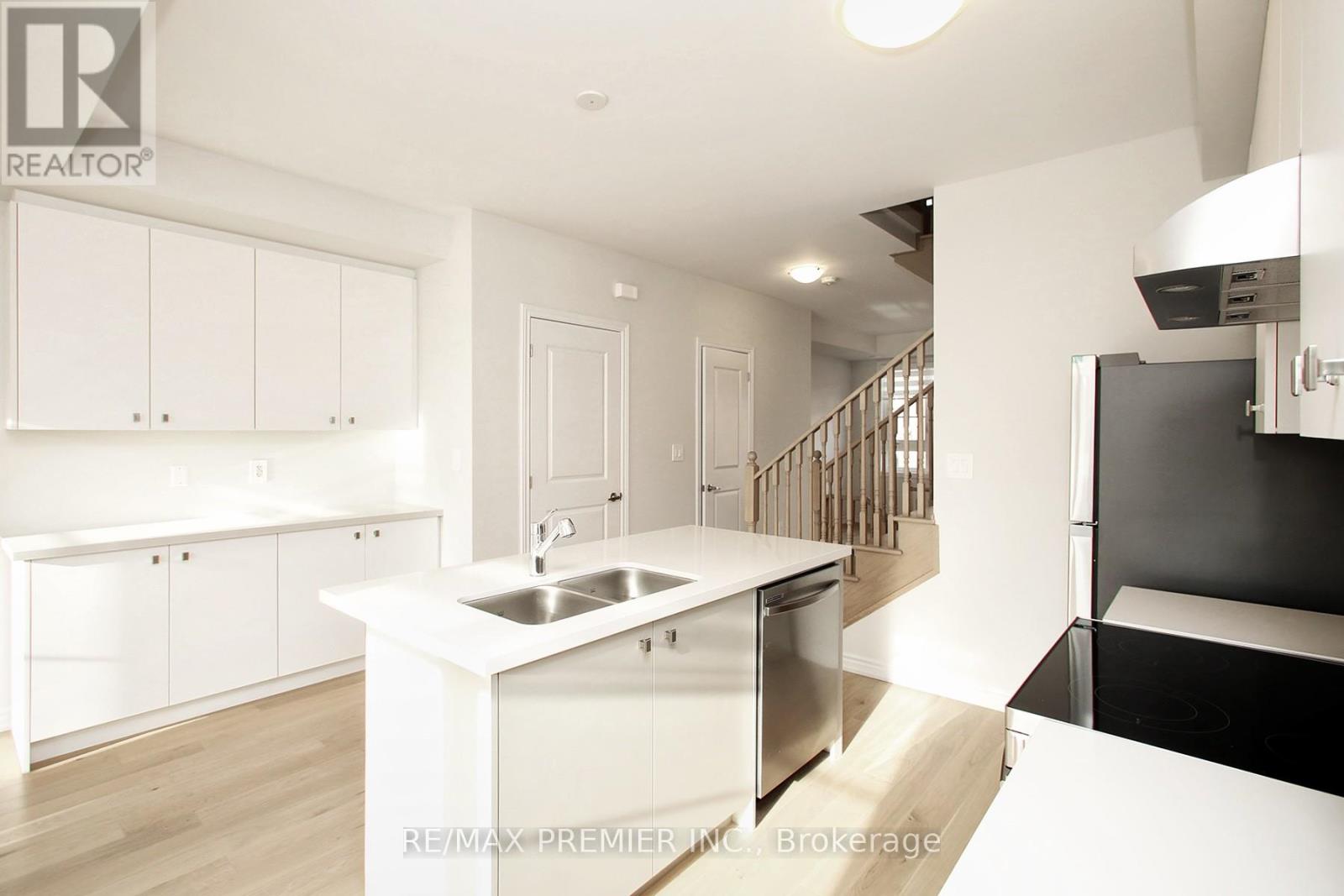 5893 Saigon Street, Mississauga, Ontario  L5V 2V9 - Photo 9 - W12574356