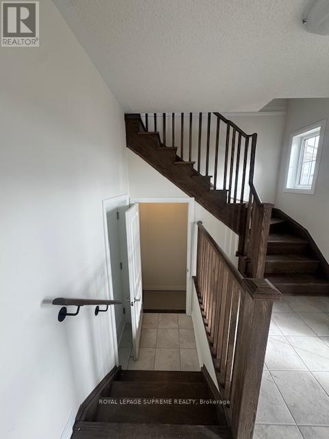 89 Blue Pond Drive, Brampton, Ontario  L7A 0B8 - Photo 4 - W12574378