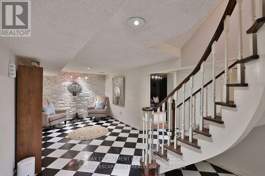 3555 Kingbird Court, Mississauga, Ontario  L5L 2P9 - Photo 27 - W12574392