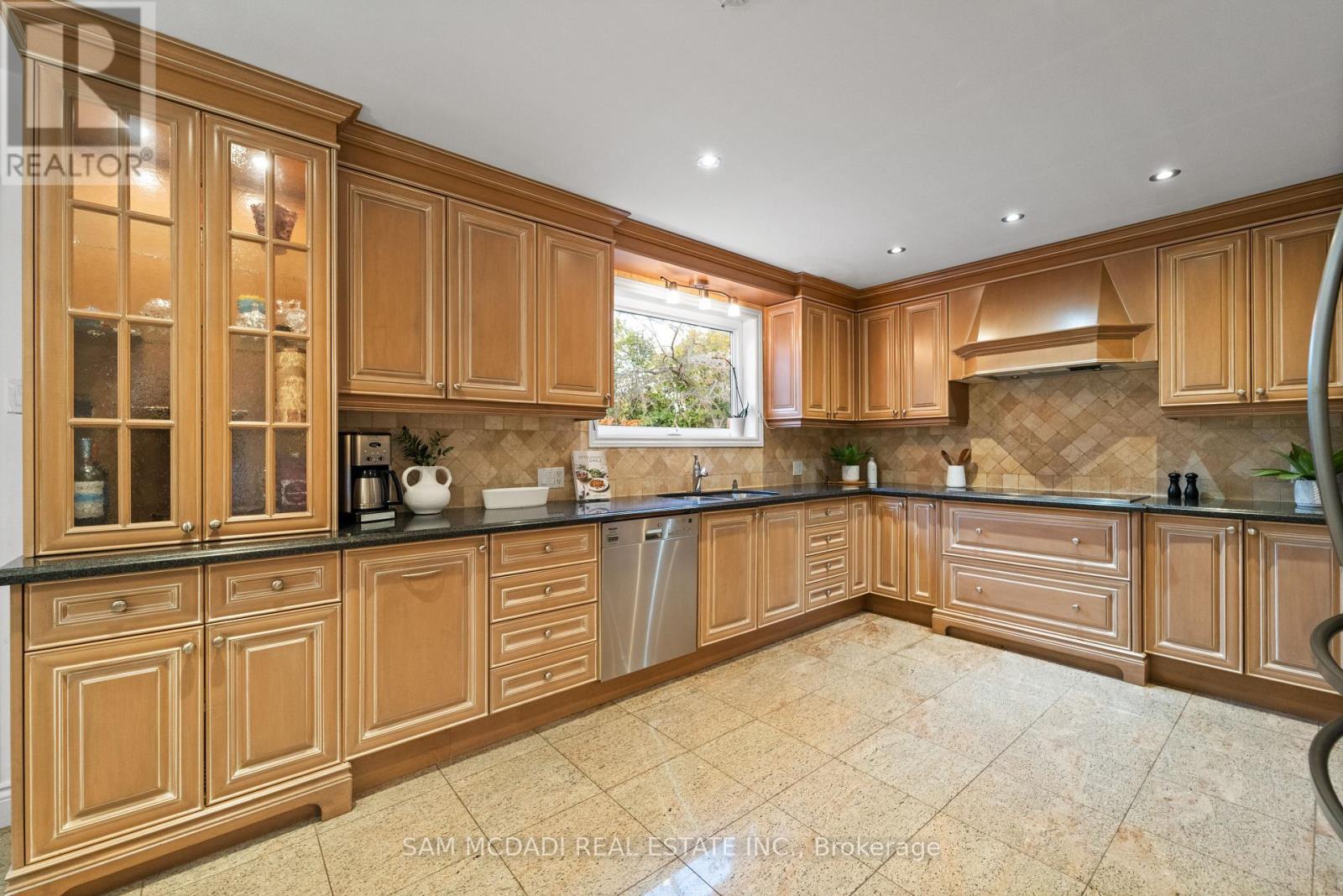 22 Richdale Court, Toronto, Ontario  M9B 5Y9 - Photo 11 - W12574394