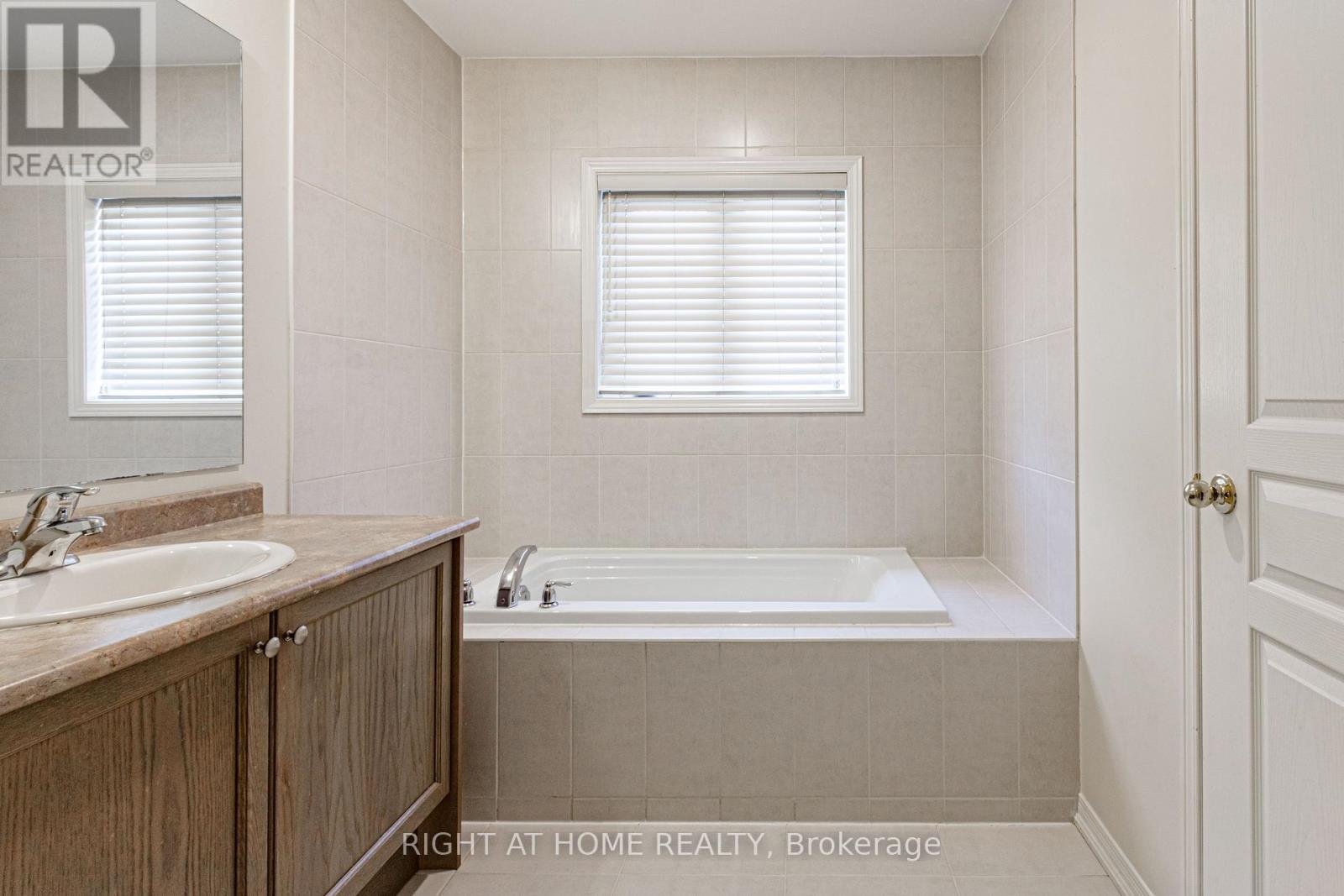 3062 Janice Drive, Oakville, Ontario  L6M 0S7 - Photo 25 - W12574408