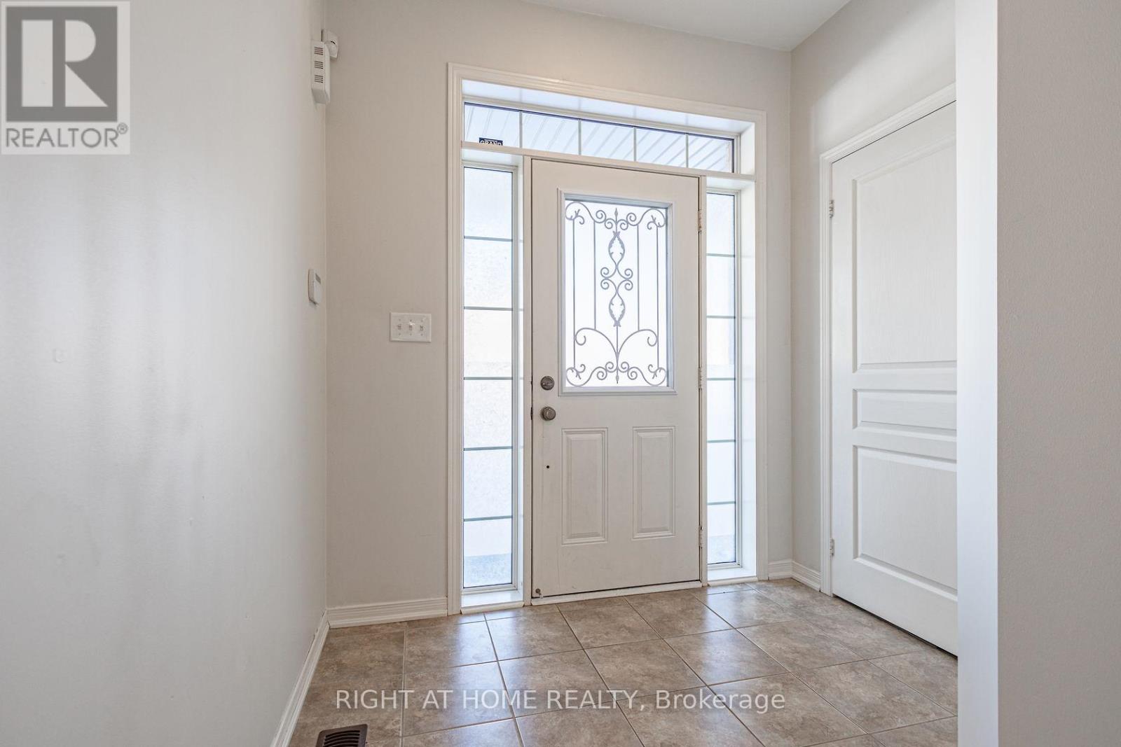 3062 Janice Drive, Oakville, Ontario  L6M 0S7 - Photo 3 - W12574408