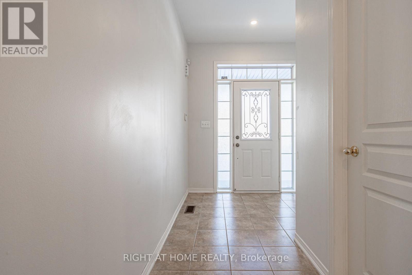 3062 Janice Drive, Oakville, Ontario  L6M 0S7 - Photo 4 - W12574408