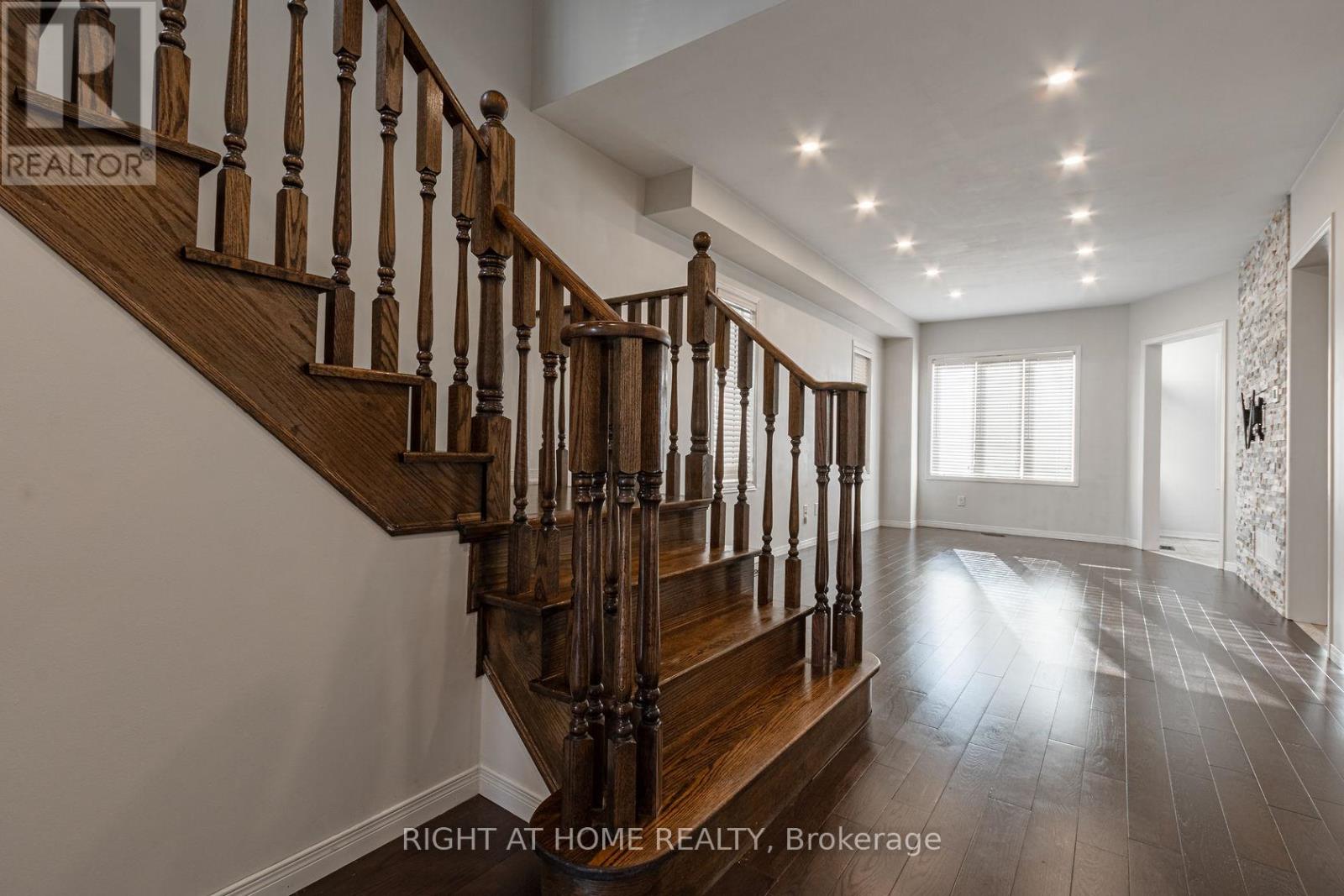 3062 Janice Drive, Oakville, Ontario  L6M 0S7 - Photo 7 - W12574408