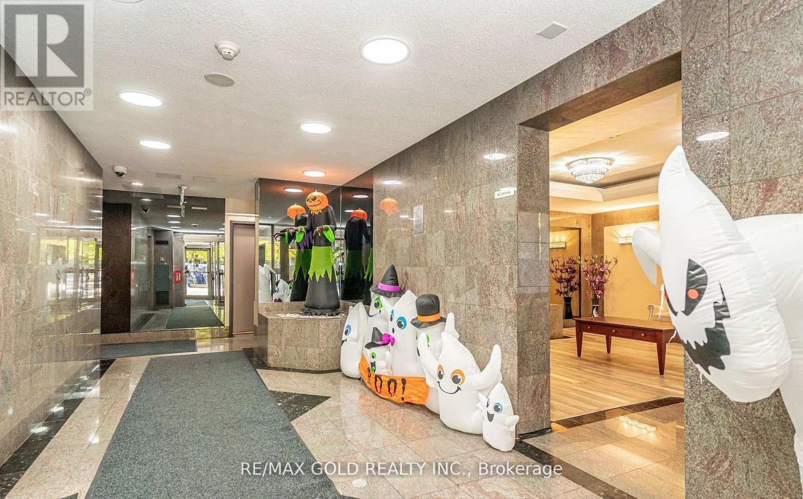 403 - 30 Malta Avenue, Brampton, Ontario  L6Y 4W6 - Photo 4 - W12574424