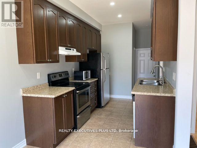 Upper - 88 Banbridge Crescent, Brampton, Ontario  L6X 5M1 - Photo 11 - W12574468