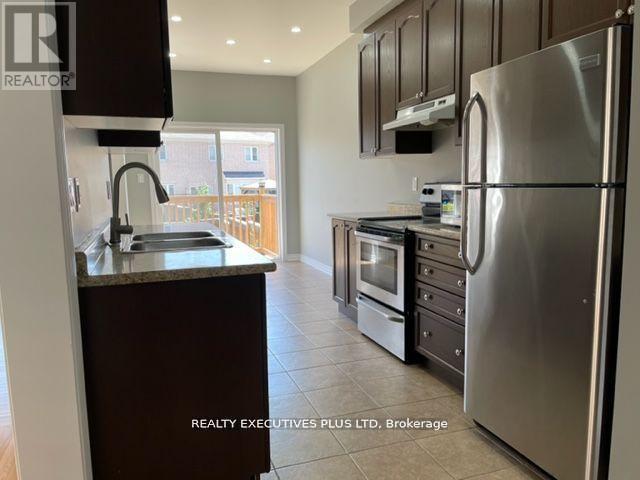 Upper - 88 Banbridge Crescent, Brampton, Ontario  L6X 5M1 - Photo 12 - W12574468