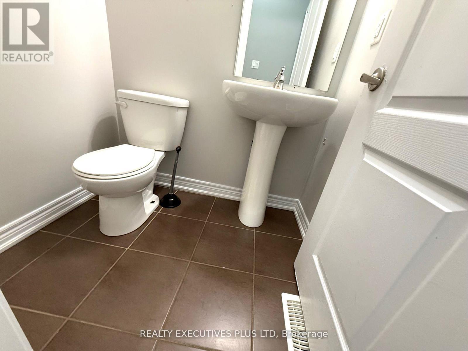 Upper - 88 Banbridge Crescent, Brampton, Ontario  L6X 5M1 - Photo 13 - W12574468