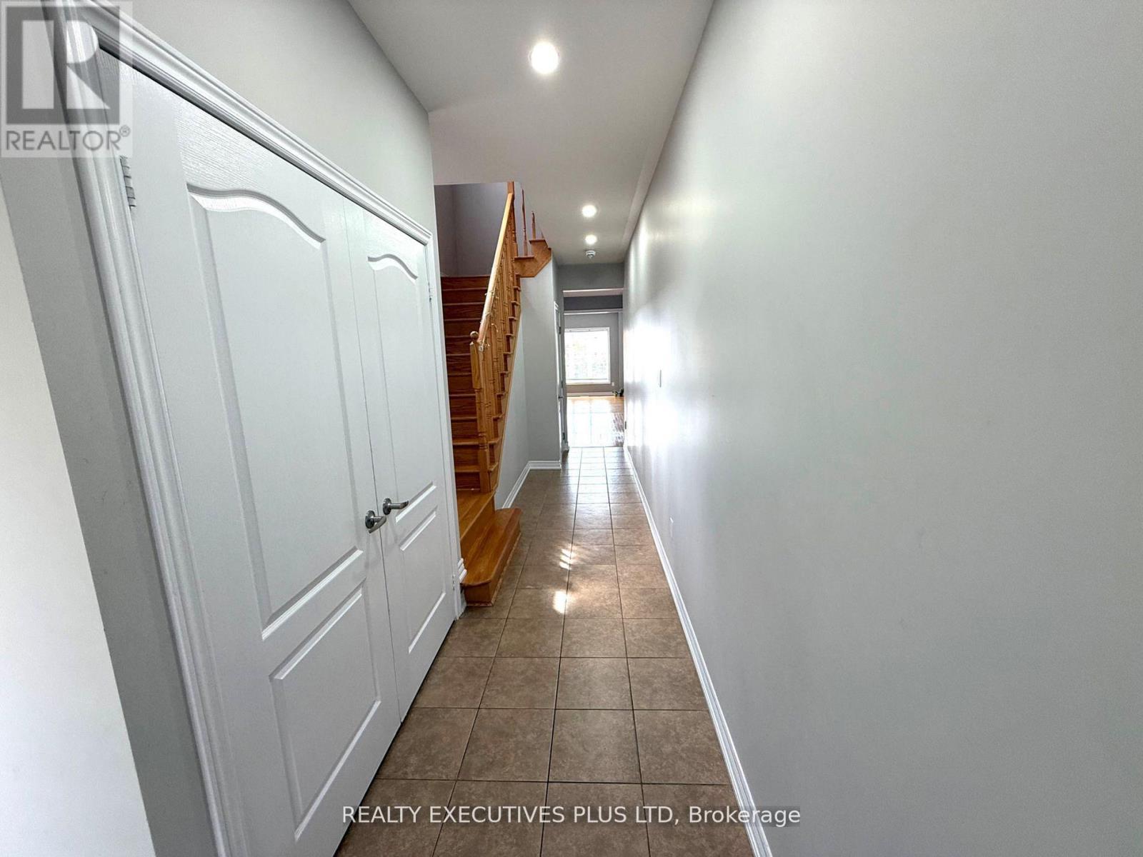 Upper - 88 Banbridge Crescent, Brampton, Ontario  L6X 5M1 - Photo 5 - W12574468