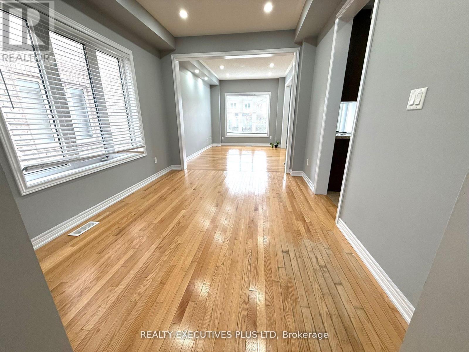 Upper - 88 Banbridge Crescent, Brampton, Ontario  L6X 5M1 - Photo 7 - W12574468