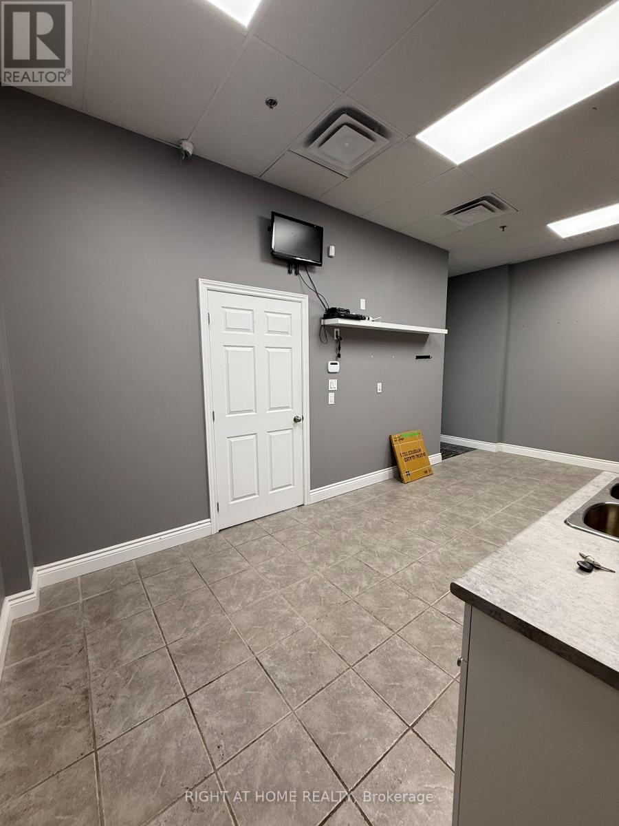 105 - 1 De Boers Drive, Toronto, Ontario  M3J 0G6 - Photo 10 - W12574470