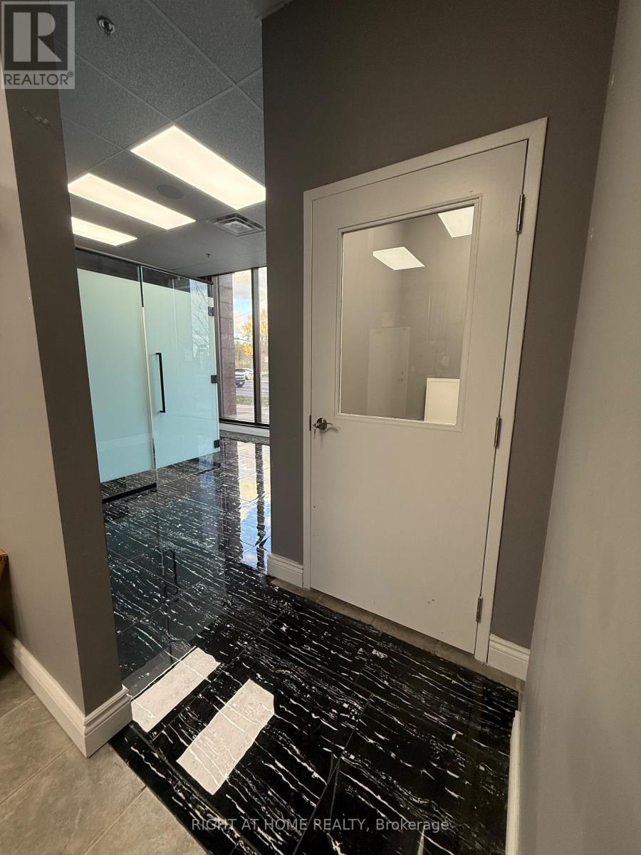 105 - 1 De Boers Drive, Toronto, Ontario  M3J 0G6 - Photo 5 - W12574470