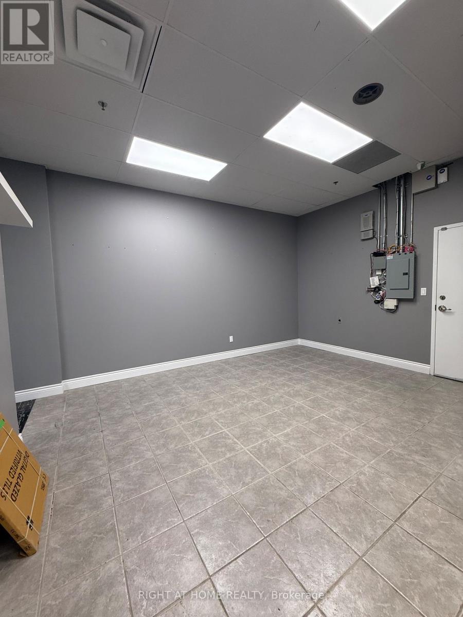 105 - 1 De Boers Drive, Toronto, Ontario  M3J 0G6 - Photo 8 - W12574470