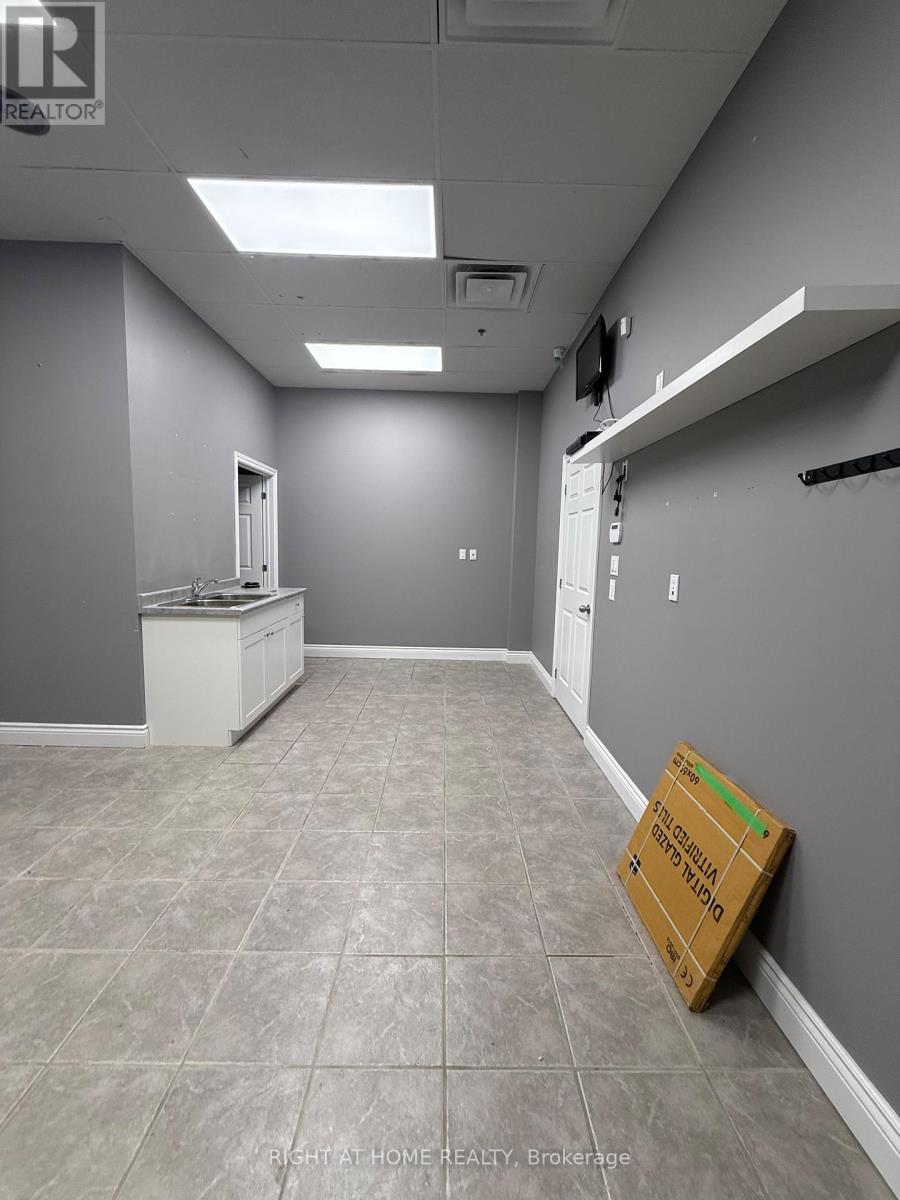 105 - 1 De Boers Drive, Toronto, Ontario  M3J 0G6 - Photo 9 - W12574470