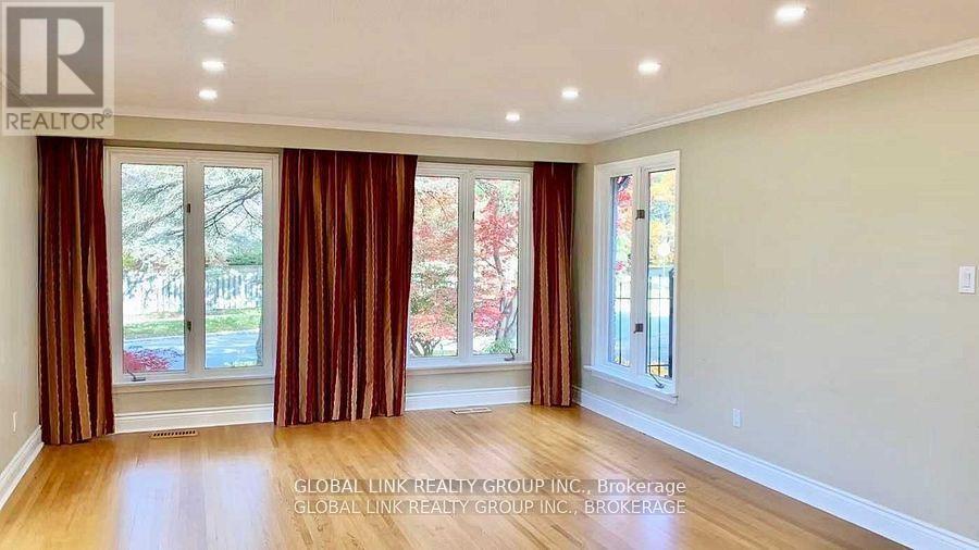 812 Bexhill Road, Mississauga, Ontario  L5H 3L1 - Photo 5 - W12574474