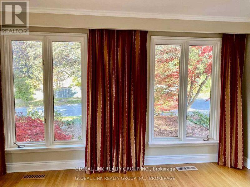 812 Bexhill Road, Mississauga, Ontario  L5H 3L1 - Photo 6 - W12574474