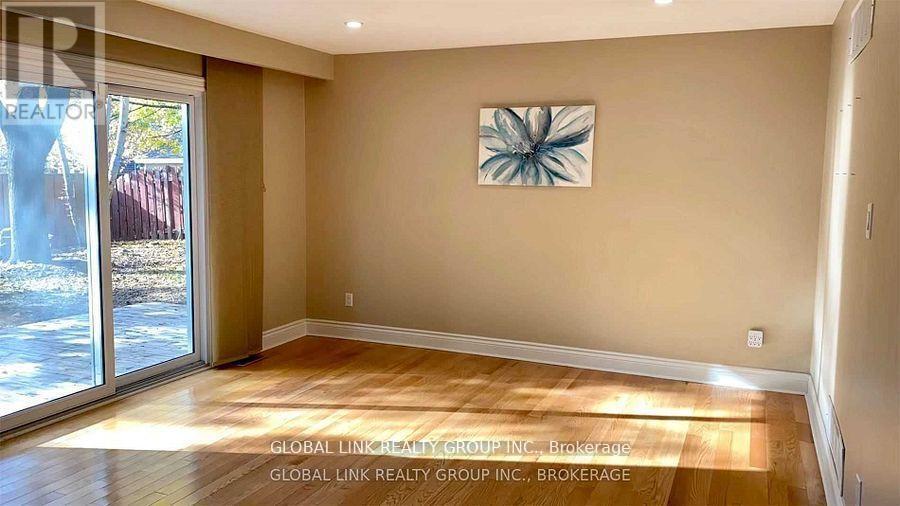 812 Bexhill Road, Mississauga, Ontario  L5H 3L1 - Photo 7 - W12574474