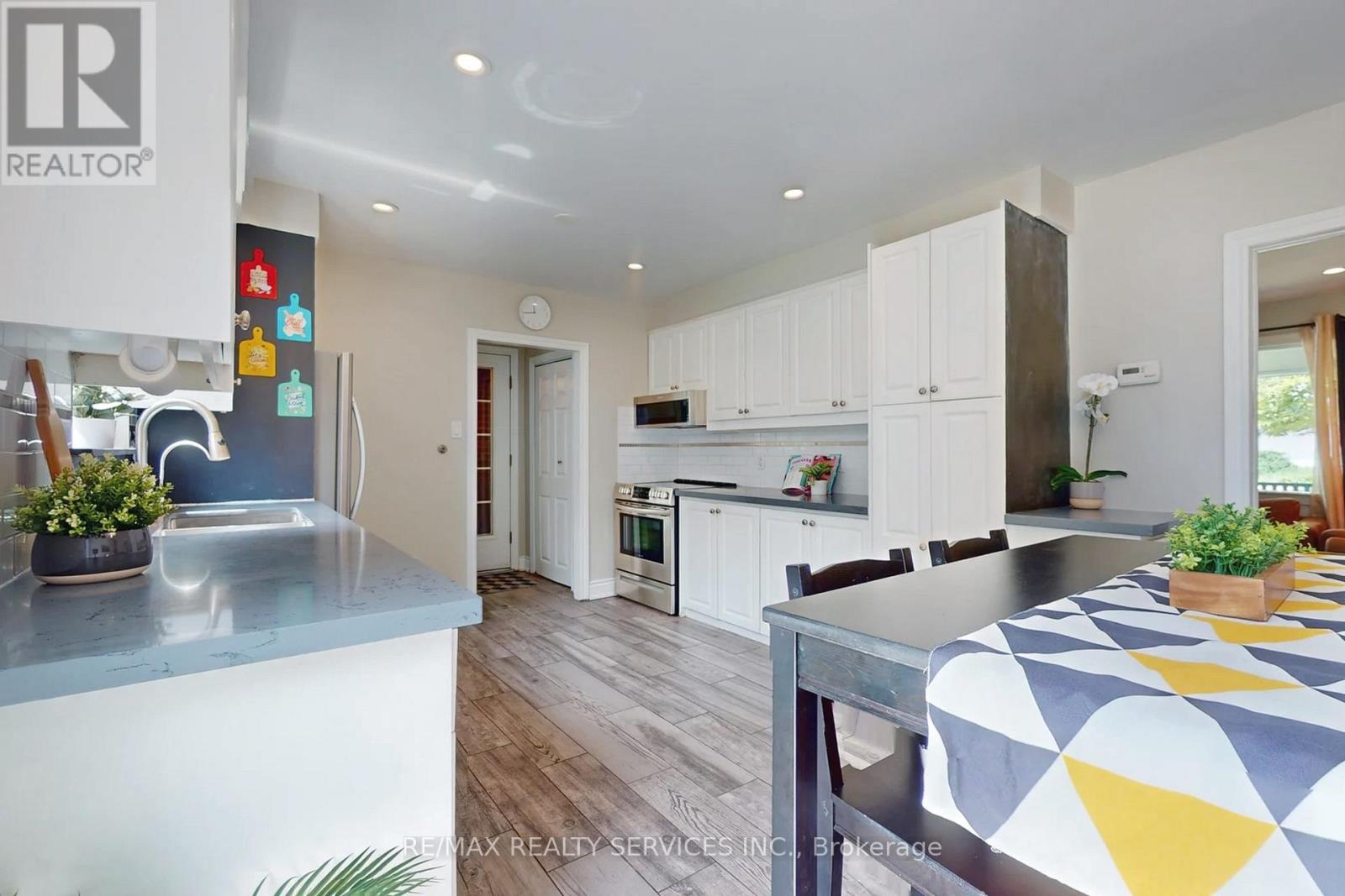 1924 Balsam Avenue, Mississauga, Ontario  L5J 1L2 - Photo 11 - W12574534