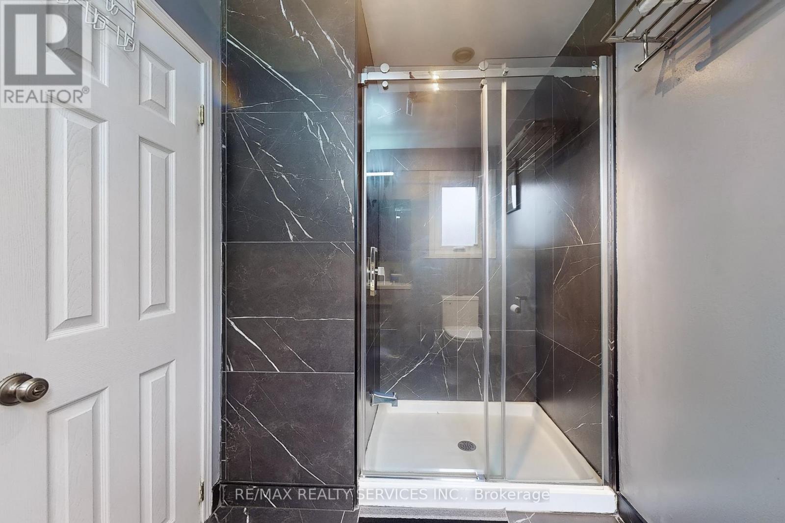 1924 Balsam Avenue, Mississauga, Ontario  L5J 1L2 - Photo 23 - W12574534