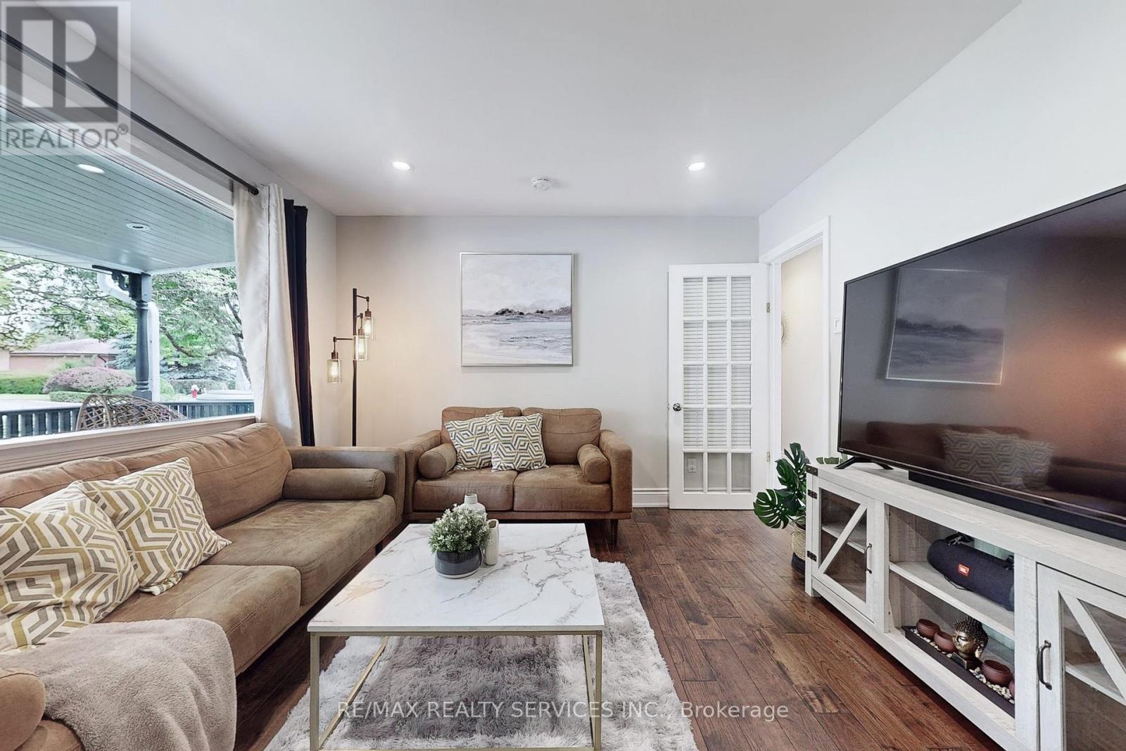 1924 Balsam Avenue, Mississauga, Ontario  L5J 1L2 - Photo 7 - W12574534