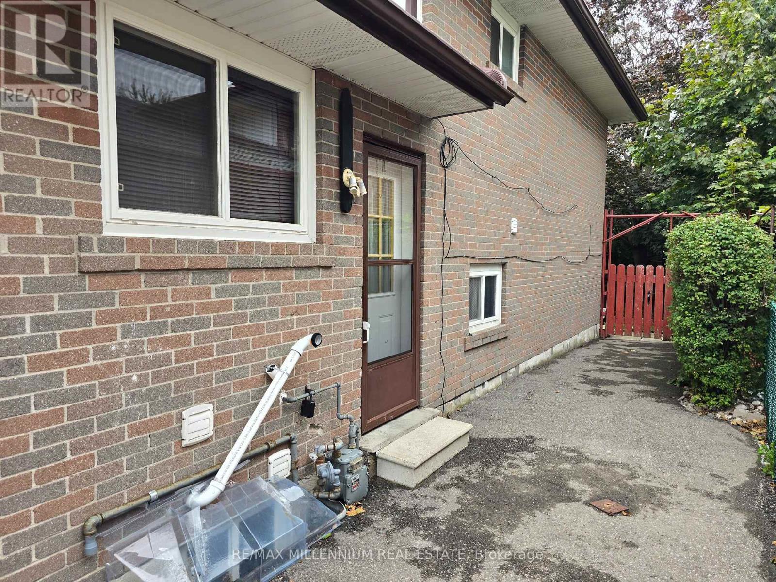 Bsmt - 144 Clarence Street, Brampton, Ontario  L6W 1S9 - Photo 14 - W12574558