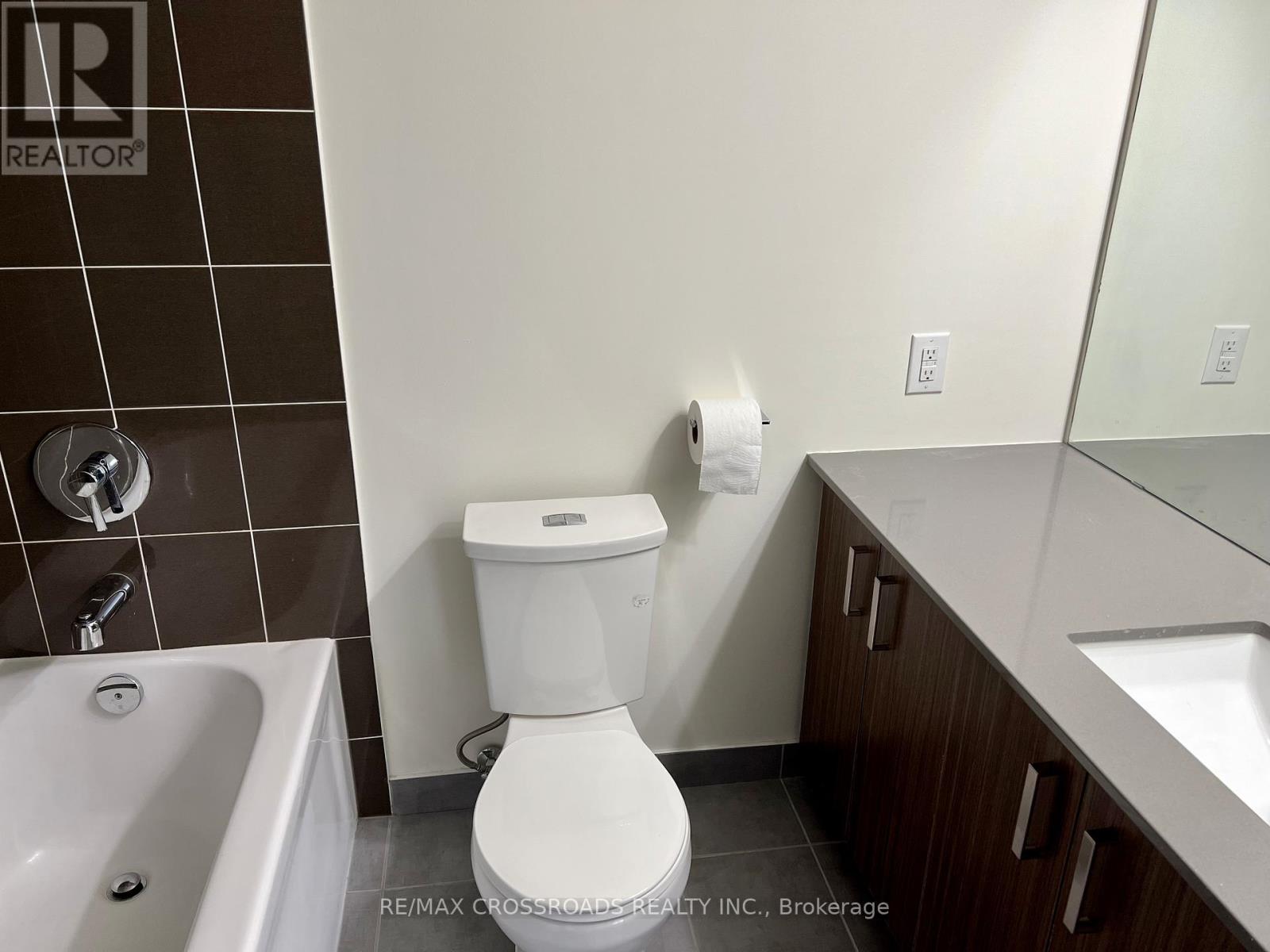 328 - 11611 Yonge Street, Richmond Hill, Ontario  L4E 1G2 - Photo 6 - N12574550