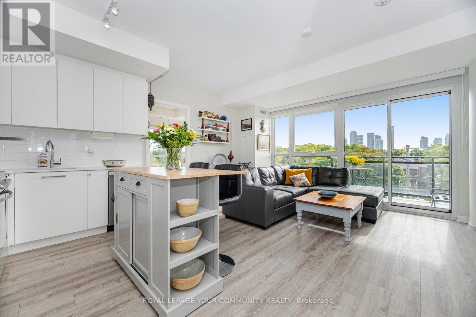 512 - 1 Neighbourhood Lane, Toronto, Ontario  M8Y 0C2 - Photo 17 - W12536526