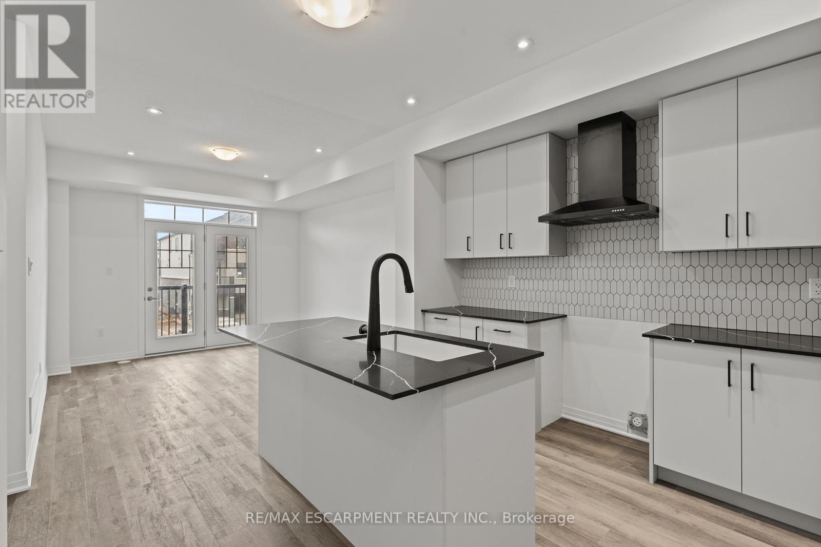 62 Pogie Drive, Welland, Ontario  L3B 6A7 - Photo 7 - X12574336