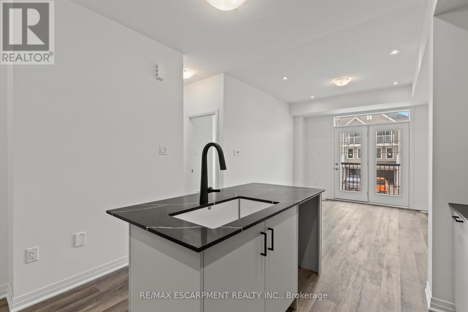 62 Pogie Drive, Welland, Ontario  L3B 6A7 - Photo 8 - X12574336