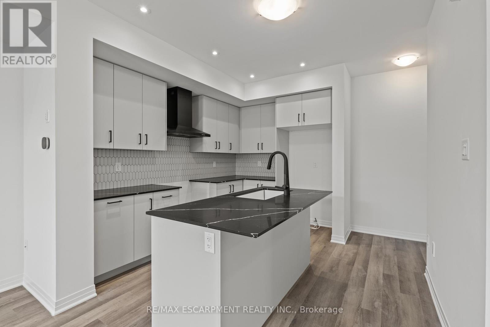 62 Pogie Drive, Welland, Ontario  L3B 6A7 - Photo 9 - X12574336