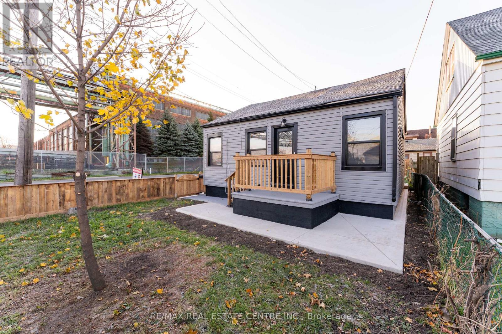 252 Grenfell Street, Hamilton, Ontario  L8H 3J9 - Photo 3 - X12574340