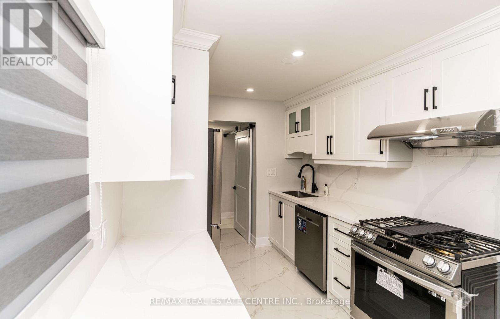 252 Grenfell Street, Hamilton, Ontario  L8H 3J9 - Photo 7 - X12574340