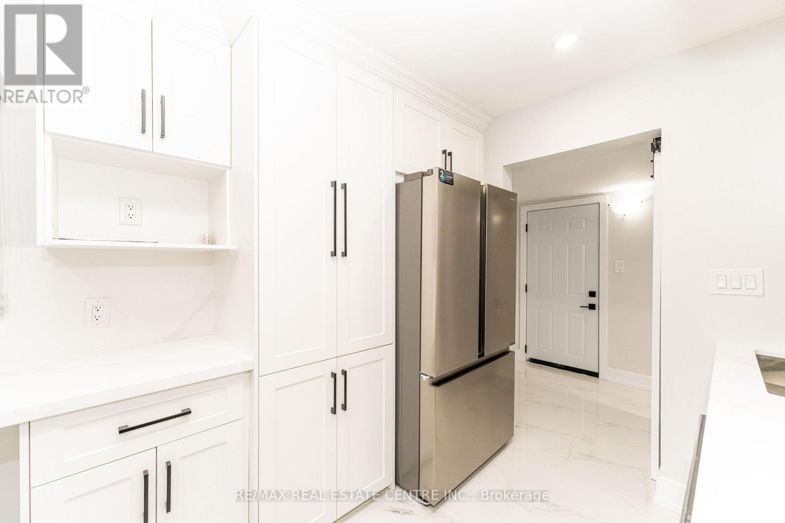 252 Grenfell Street, Hamilton, Ontario  L8H 3J9 - Photo 9 - X12574340