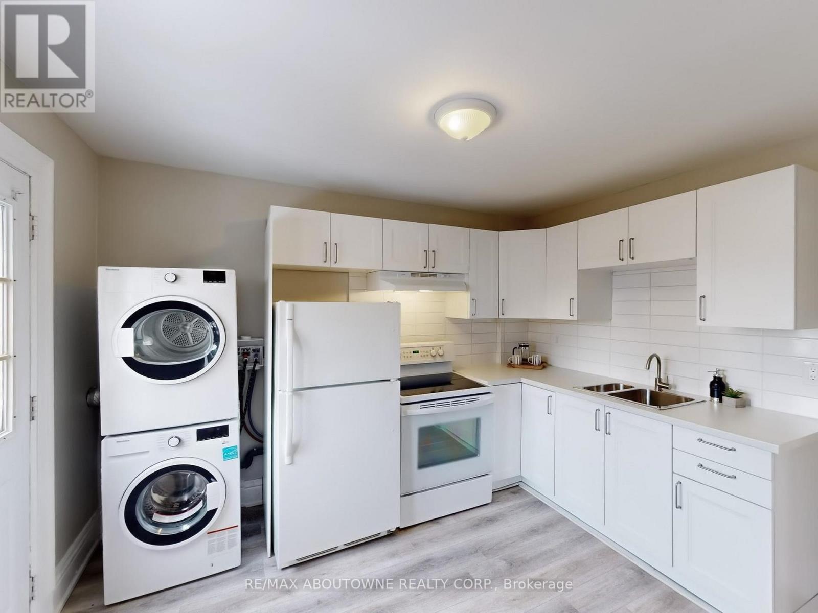 2 - 67 AIKMAN AVENUE, Hamilton, Ontario