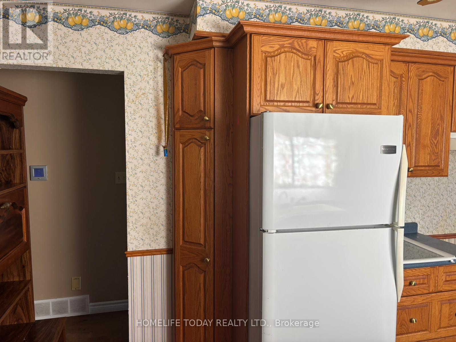 Main - 543 Glendene Crescent, Waterloo, Ontario  N2L 4P3 - Photo 4 - X12574480